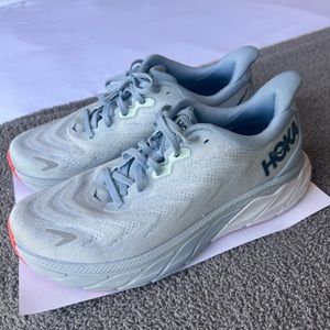 Women’s Hoka Arahi 6, Size 8